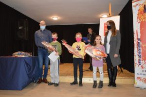 Laureaci konkursu po wręczeniu nagród